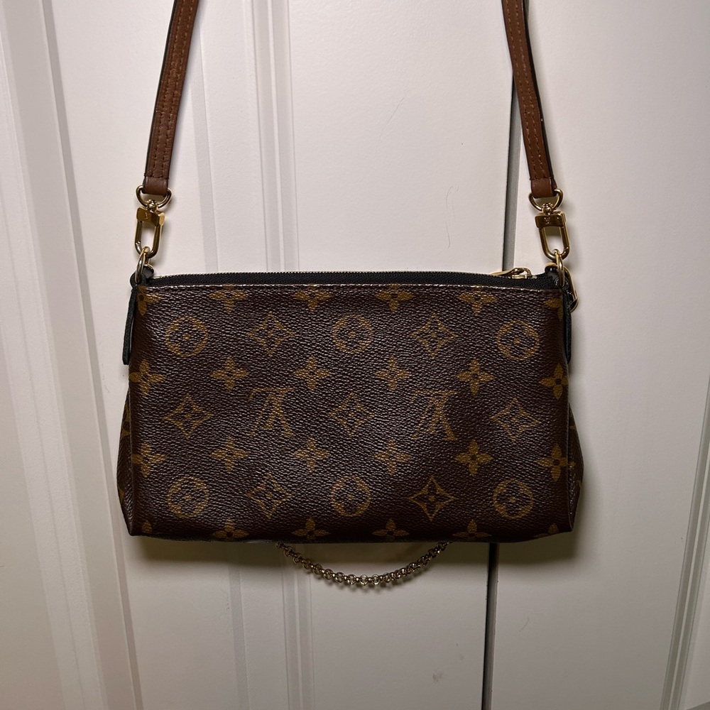 Louis Vuitton Brown Monogram Canvas Crossbody Bag with Gold Chain - Picture 3 of 7